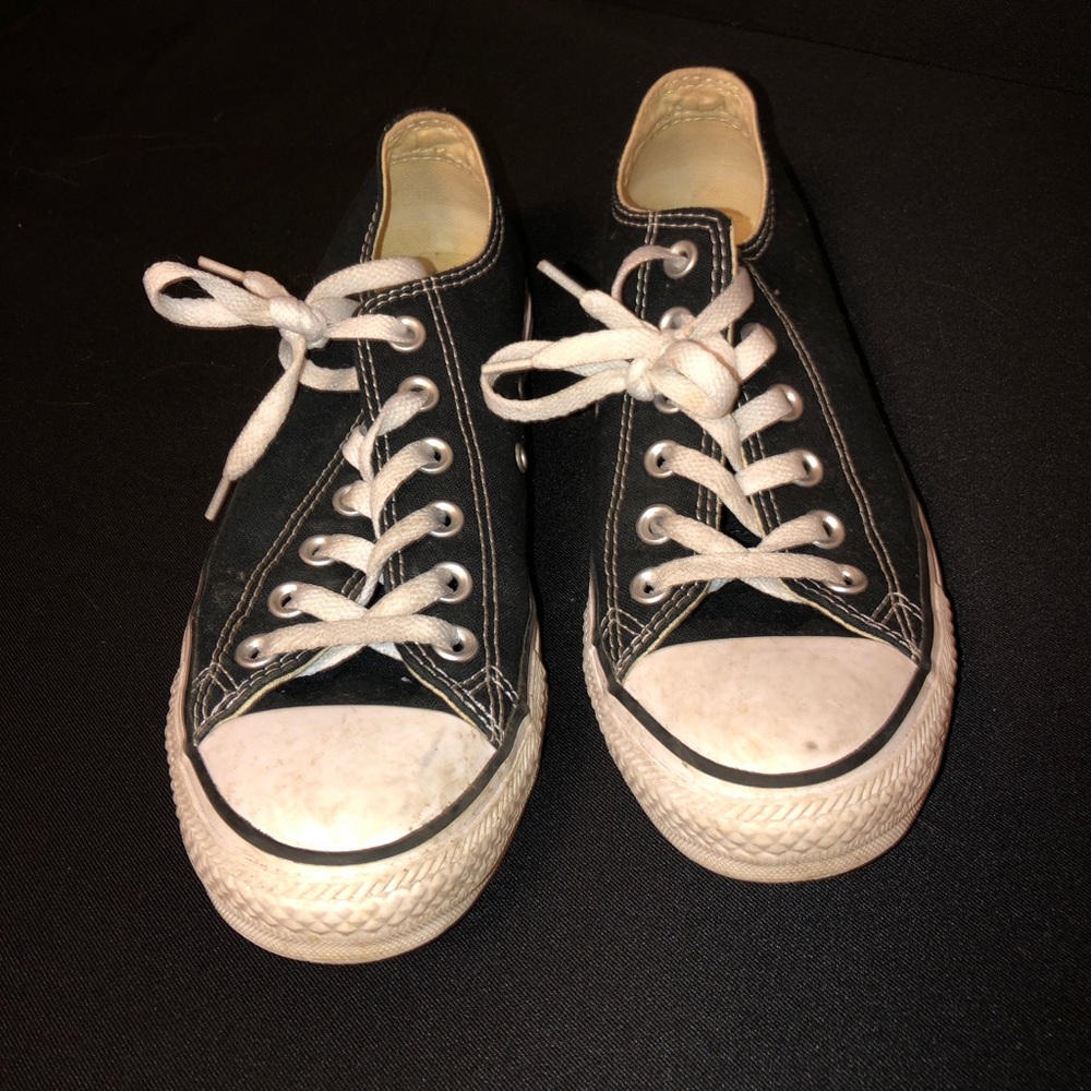 Black converse low tops